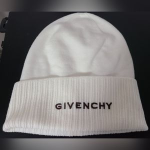 GIVENCHY 4G LOGO BEANIE (CREAM/WHITE)